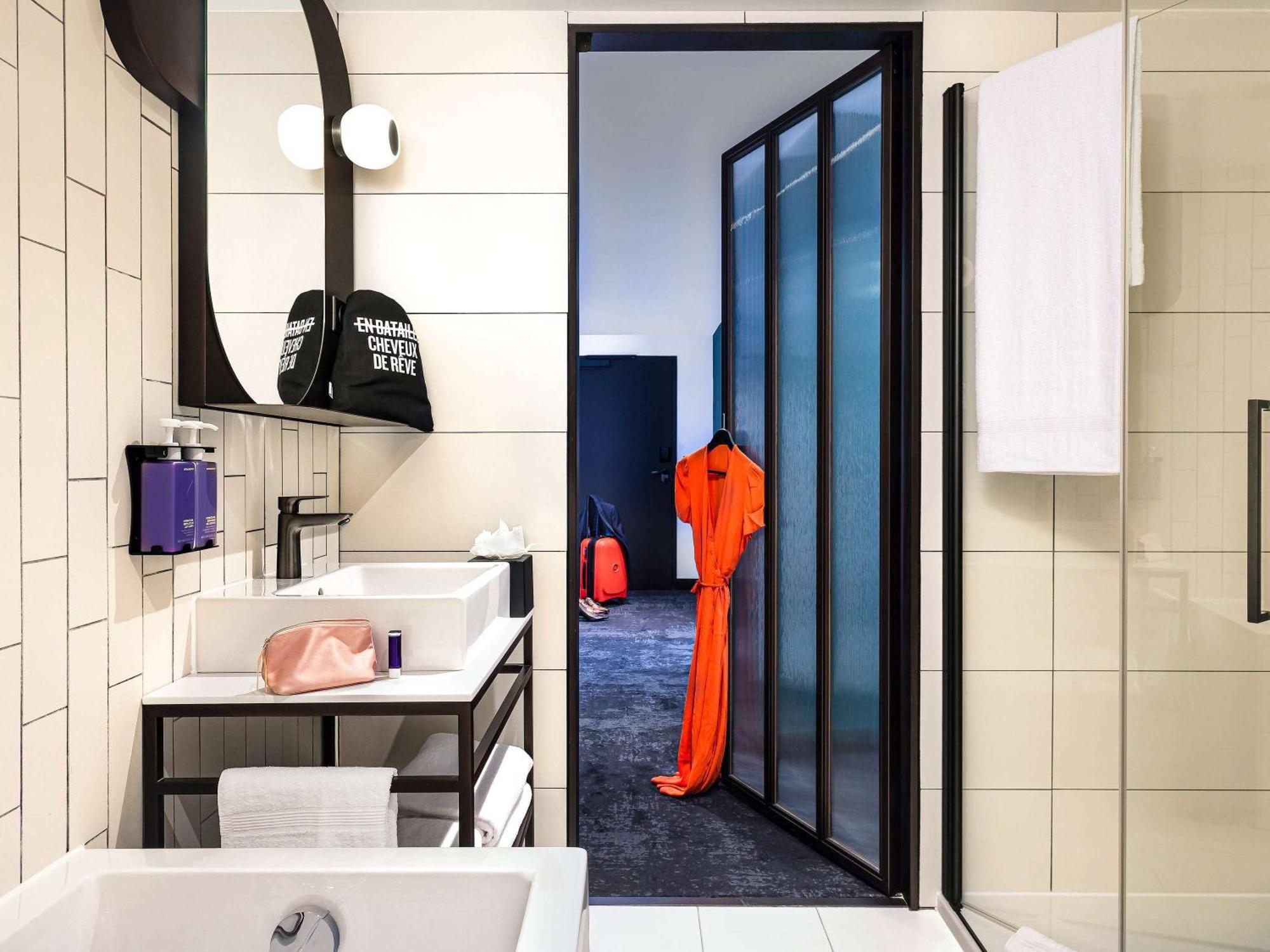 Tribe Paris La Defense Esplanade Hotel Курбьовоа Екстериор снимка