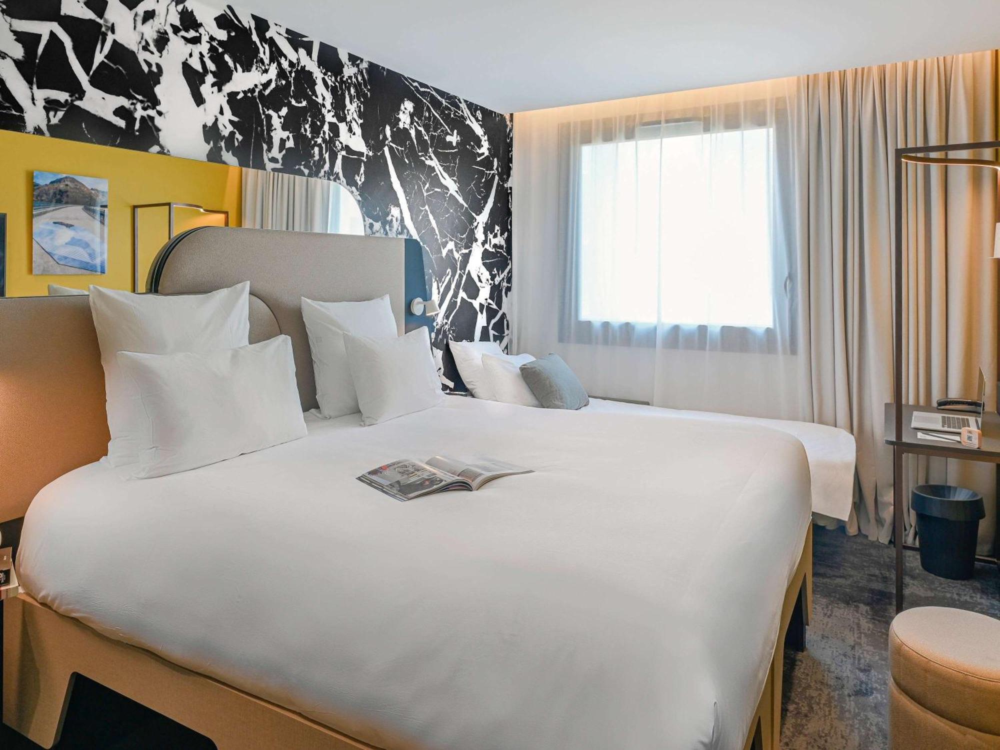 Tribe Paris La Defense Esplanade Hotel Курбьовоа Екстериор снимка